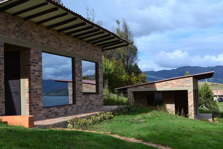 Refugio para parejas con jacuzzi y vista al Lago detail 1